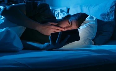Uncover the impact of technology on teen sleep patterns. Learn how gadgets can disrupt rest and what parents can do to promote better sleep.